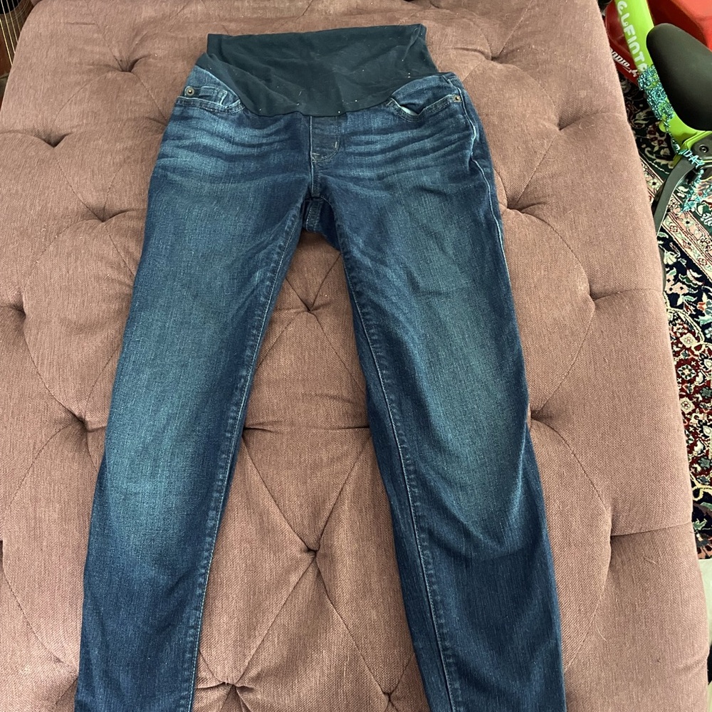 A Pea in the Pod maternity size 4 ankle length blue jeans.